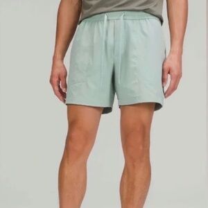 Lululemon Bowline Short 5" (Like New - Silver Blue/Mint)